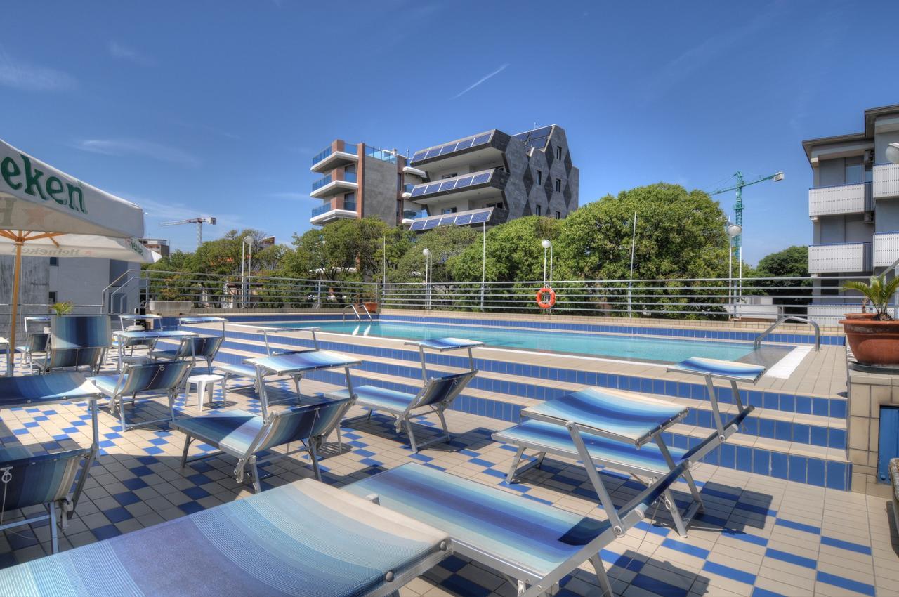 Hotel Blue Marine Lignano Sabbiadoro Eksteriør billede