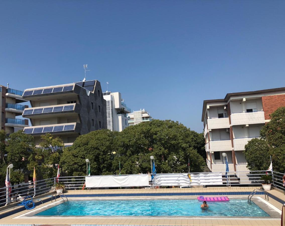 Hotel Blue Marine Lignano Sabbiadoro Eksteriør billede